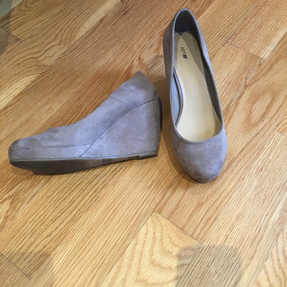 Beige suede wedge heels! 👠 - Picture 4 of 4